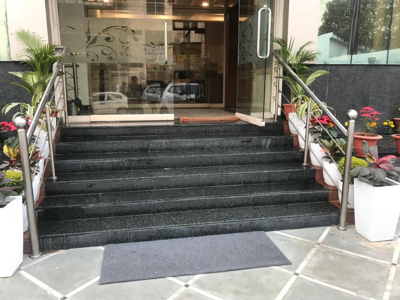 Hotel Sunrise Inn Lucknow Esterno foto